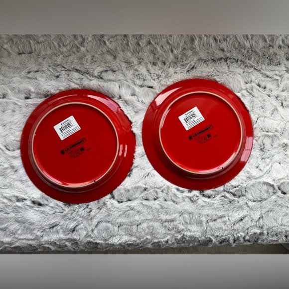 Le Creuset plates set of 2 second choix seconds 22cm salad plate cerise red 8.5” - Picture 4 of 8
